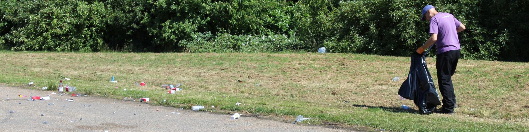 Ranger litter picking at Furzton Lake